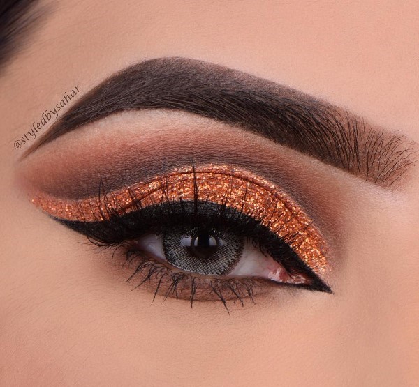 Топовые идеи новогоднего макияжа 2027: фото