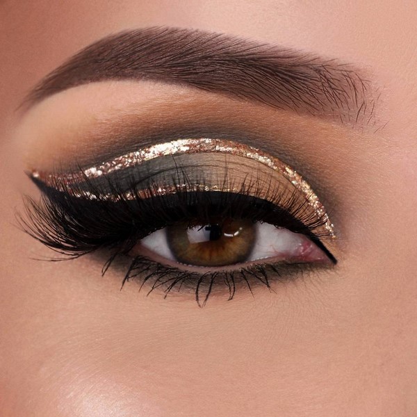 Топовые идеи новогоднего макияжа 2027: фото