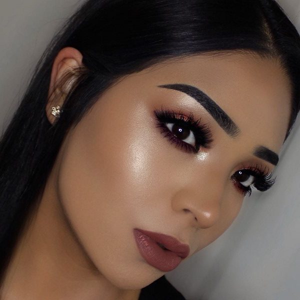 Топовые идеи новогоднего макияжа 2027: фото