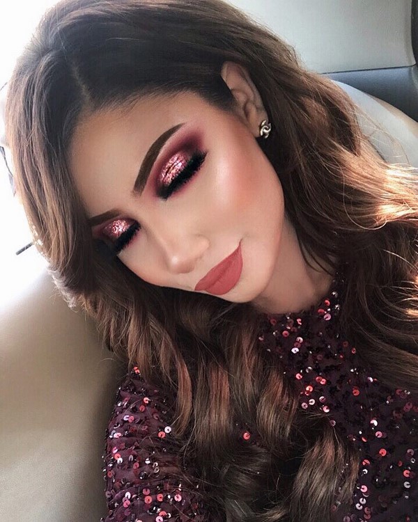 Топовые идеи новогоднего макияжа 2027: фото