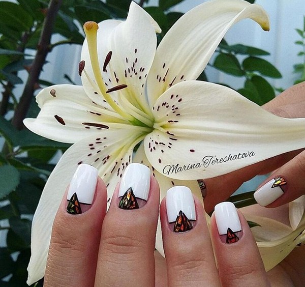 Прелестный дизайн ногтей «битое стекло» 2026 года: фото-новинки