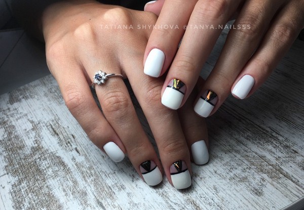 Прелестный дизайн ногтей «битое стекло» 2026 года: фото-новинки