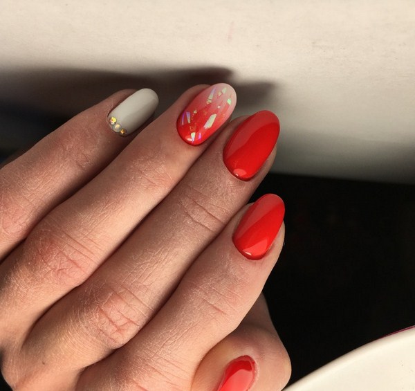 Прелестный дизайн ногтей «битое стекло» 2026 года: фото-новинки