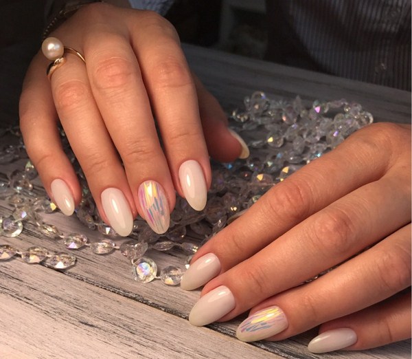 Прелестный дизайн ногтей «битое стекло» 2026 года: фото-новинки