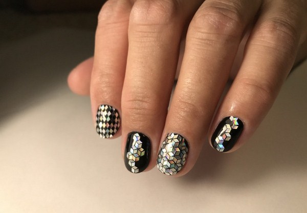 Прелестный дизайн ногтей «битое стекло» 2026 года: фото-новинки