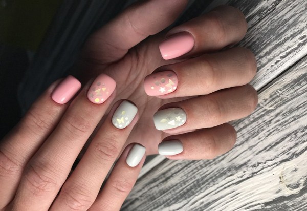 Прелестный дизайн ногтей «битое стекло» 2026 года: фото-новинки