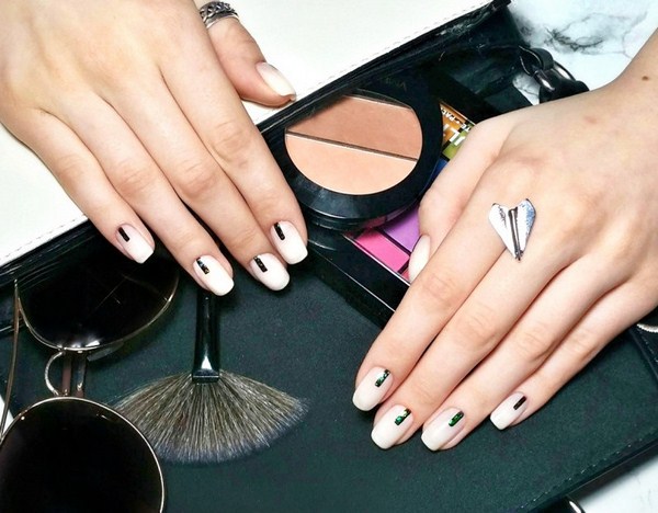 Прелестный дизайн ногтей «битое стекло» 2026 года: фото-новинки