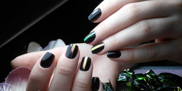 Прелестный дизайн ногтей «битое стекло» 2026 года: фото-новинки