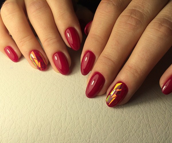 Прелестный дизайн ногтей «битое стекло» 2026 года: фото-новинки