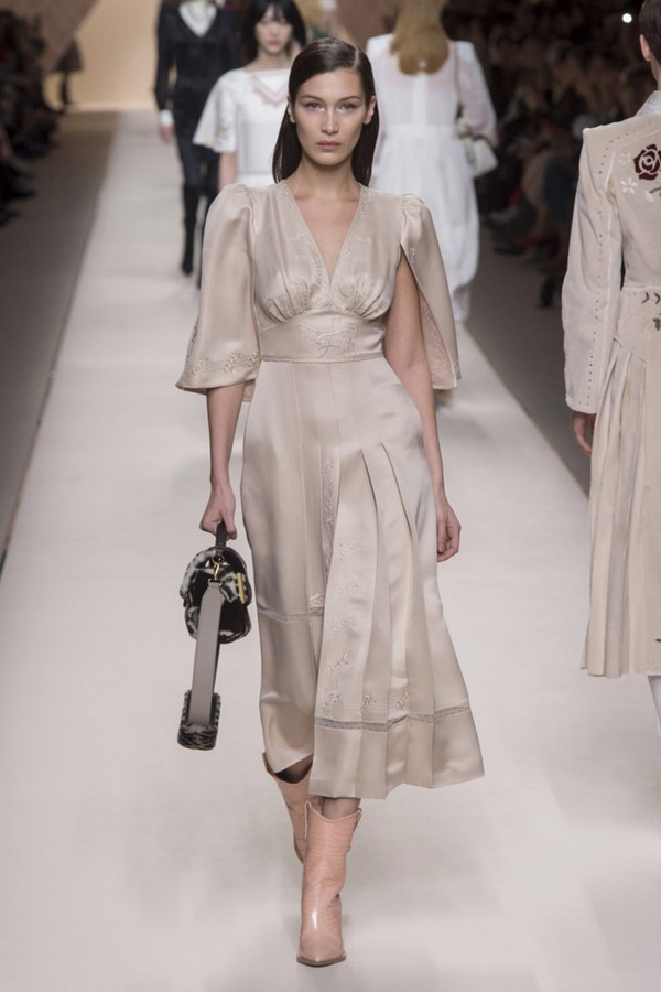 Мегамодные сеты с осенне-зимними платьями 2026-2027 — фото