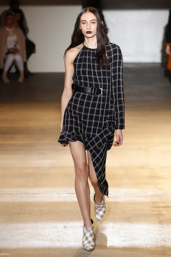 Мегамодные сеты с осенне-зимними платьями 2026-2027 — фото