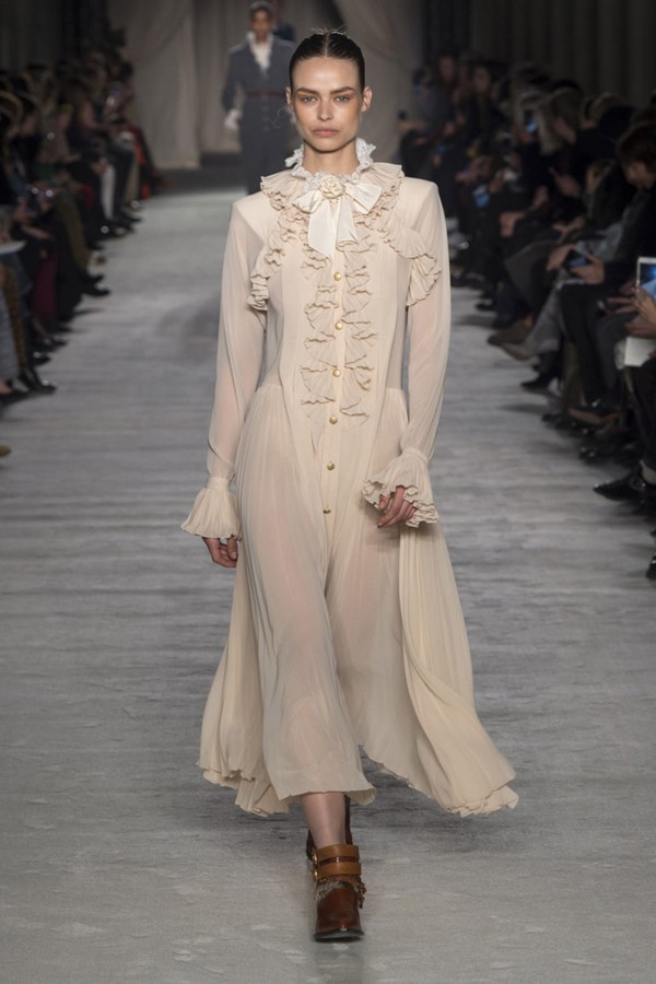 Мегамодные сеты с осенне-зимними платьями 2026-2027 — фото