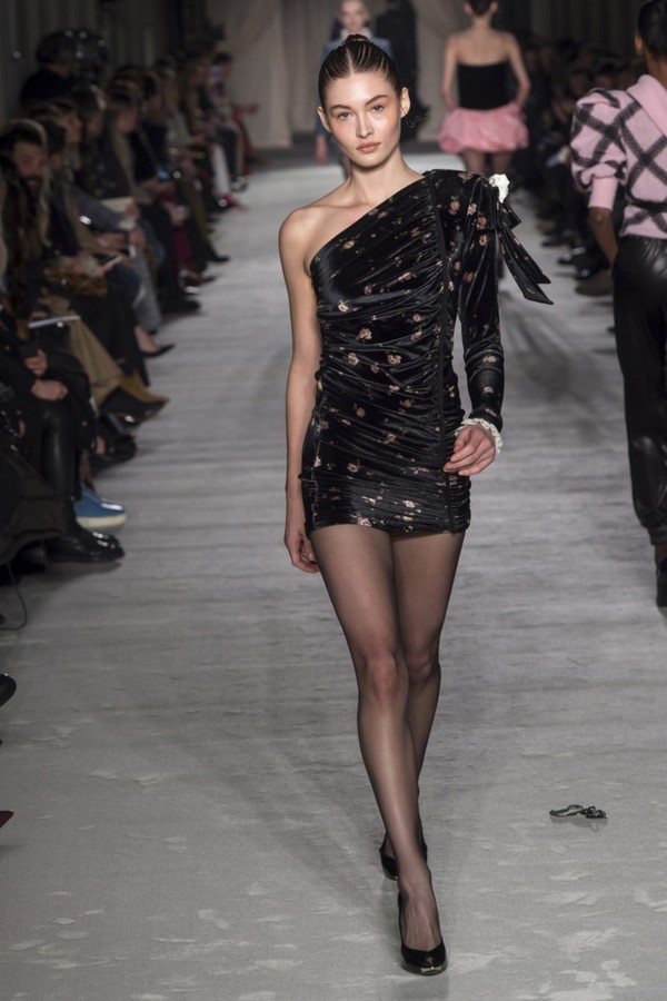 Мегамодные сеты с осенне-зимними платьями 2026-2027 — фото