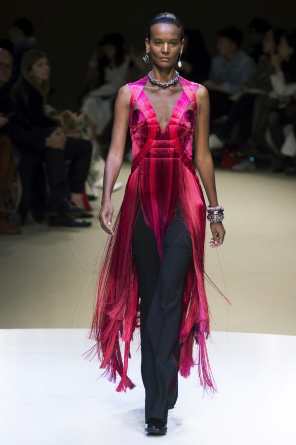 Мегамодные сеты с осенне-зимними платьями 2026-2027 — фото