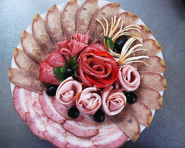 Праздничные нарезки на стол: лучшие фото-идеи, как выполнить нарезки