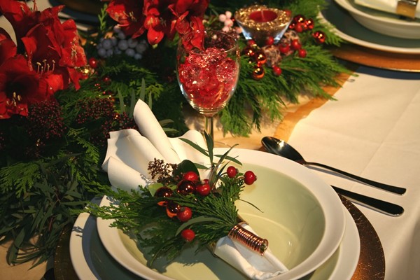 Захватывающий декор стола на Новый 2027 год: топовые фото-идеи украшения новогоднего стола