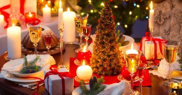 Захватывающий декор стола на Новый 2027 год: топовые фото-идеи украшения новогоднего стола