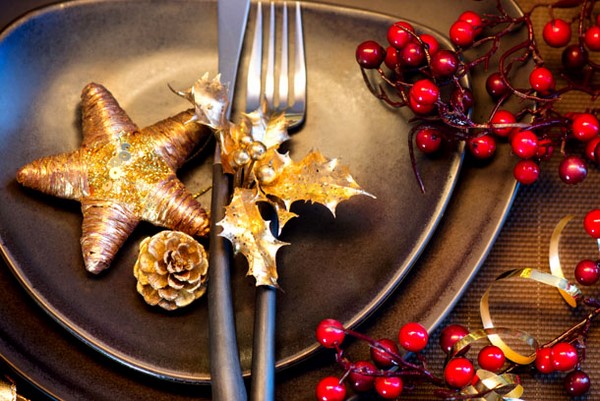 Захватывающий декор стола на Новый 2027 год: топовые фото-идеи украшения новогоднего стола