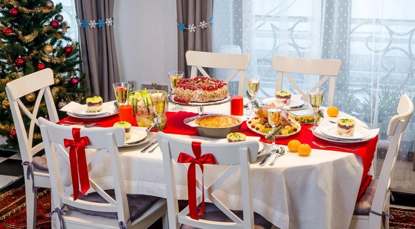 Захватывающий декор стола на Новый 2027 год: топовые фото-идеи украшения новогоднего стола