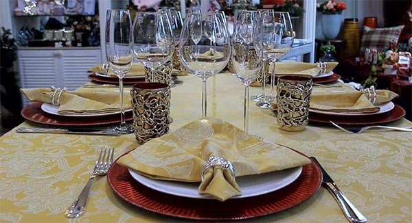 Захватывающий декор стола на Новый 2027 год: топовые фото-идеи украшения новогоднего стола