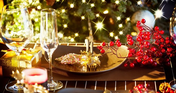 Захватывающий декор стола на Новый 2027 год: топовые фото-идеи украшения новогоднего стола