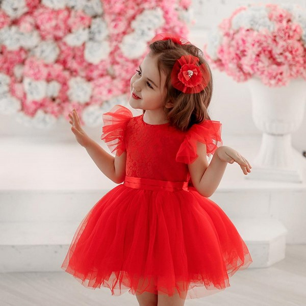 Красивейшие платья для девочек 2026 года: лучшие идеи образов для юных принцесс