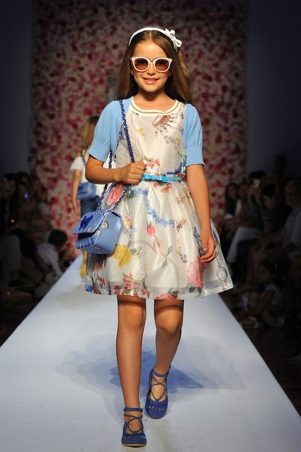 Красивейшие платья для девочек 2026 года: лучшие идеи образов для юных принцесс