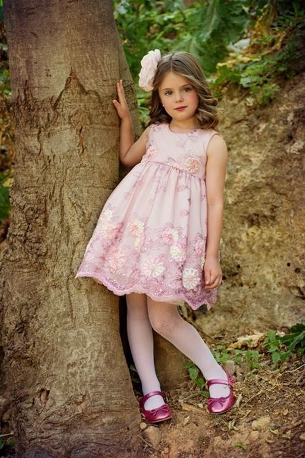 Красивейшие платья для девочек 2026 года: лучшие идеи образов для юных принцесс