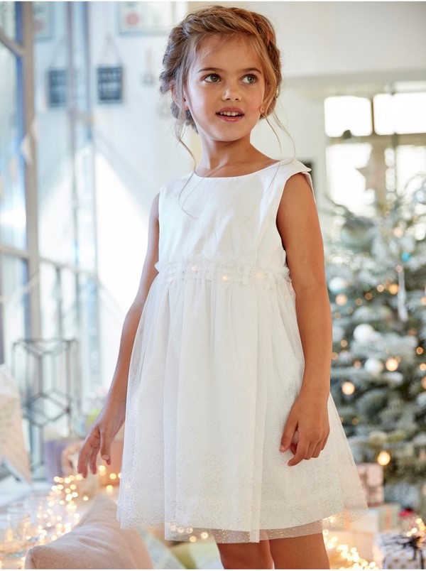 Красивейшие платья для девочек 2026 года: лучшие идеи образов для юных принцесс