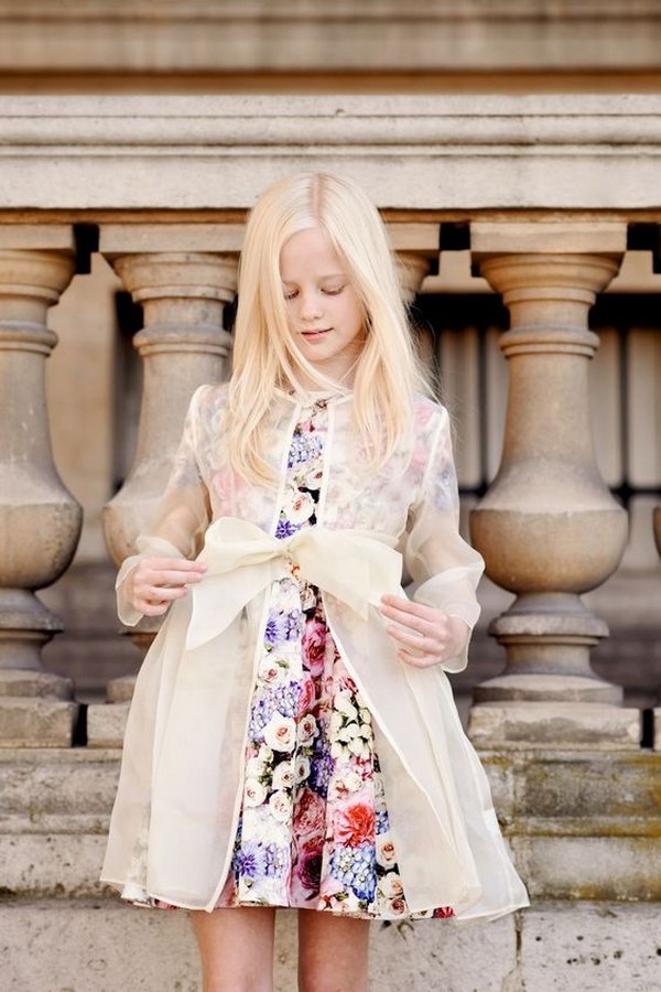 Красивейшие платья для девочек 2026 года: лучшие идеи образов для юных принцесс