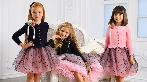 Красивейшие платья для девочек 2026 года: лучшие идеи образов для юных принцесс
