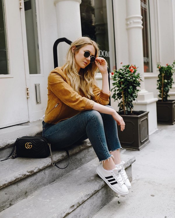 Тренды женских курток на весну 2026: лучшие весенние луки с куртками на фото