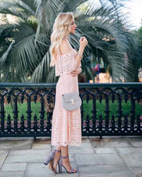 Лучшие весенние образы с платьями 2026: какими будут самые модные платья предстоящей весны — смотри фото