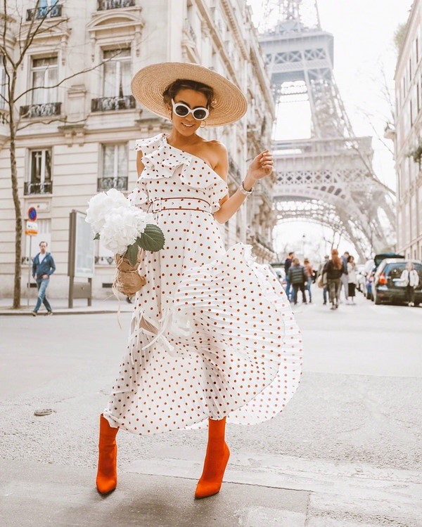 Лучшие весенние образы с платьями 2026: какими будут самые модные платья предстоящей весны — смотри фото