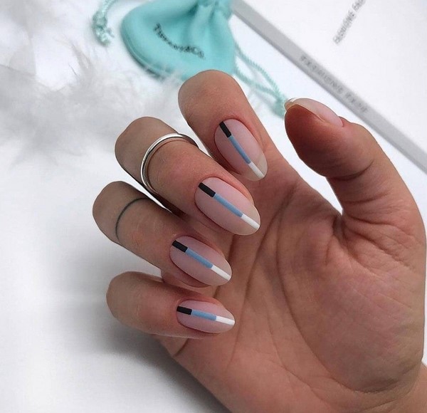 Топовые идеи дизайна маникюра на длинные ногти сезона 2026: модные фото-новинки