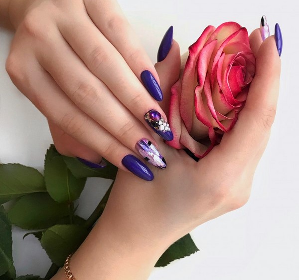 Топовые идеи дизайна маникюра на длинные ногти сезона 2026: модные фото-новинки