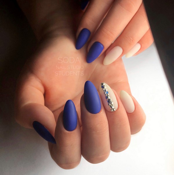 Топовые идеи дизайна маникюра на длинные ногти сезона 2026: модные фото-новинки