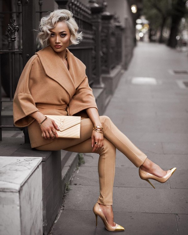 Тренды пальто на весну 2026: модные модели и новинки на фото