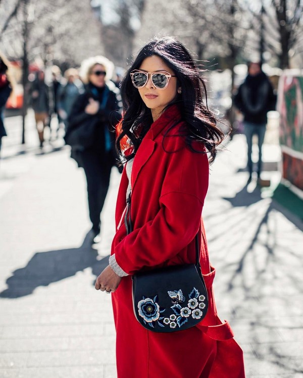 Тренды пальто на весну 2026: модные модели и новинки на фото