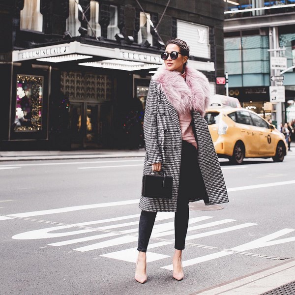 Тренды пальто на весну 2026: модные модели и новинки на фото