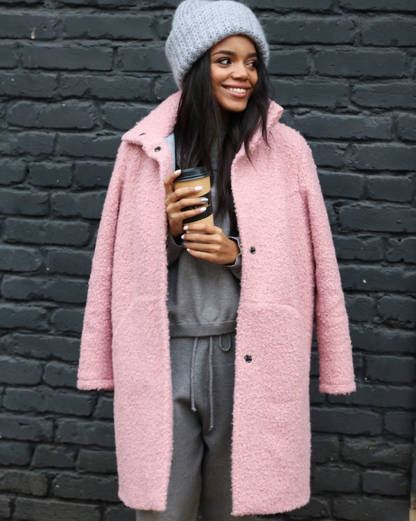 Тренды пальто на весну 2026: модные модели и новинки на фото