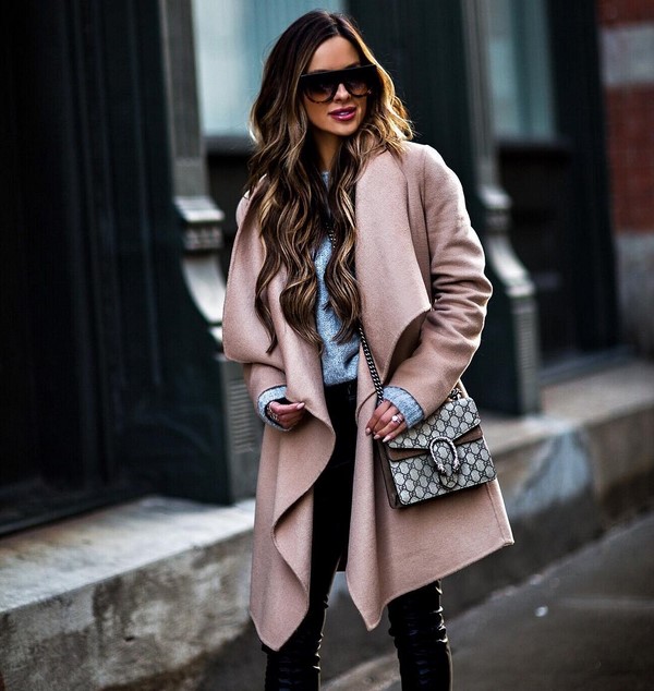 Тренды пальто на весну 2026: модные модели и новинки на фото