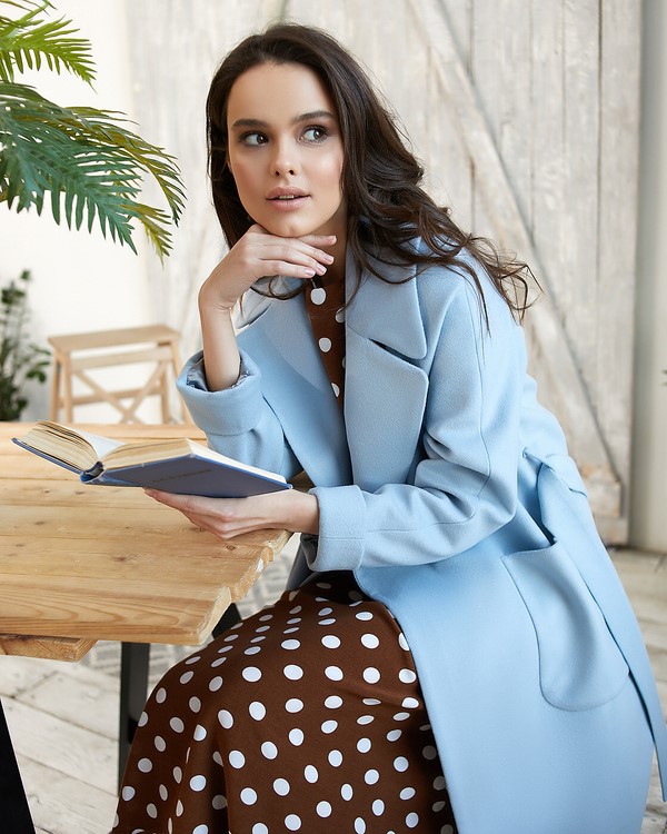 Тренды пальто на весну 2026: модные модели и новинки на фото