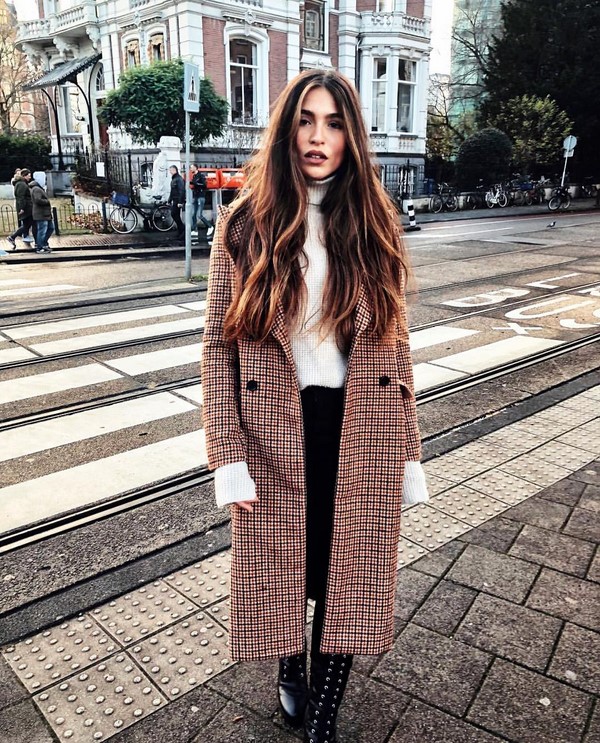 Тренды пальто на весну 2026: модные модели и новинки на фото