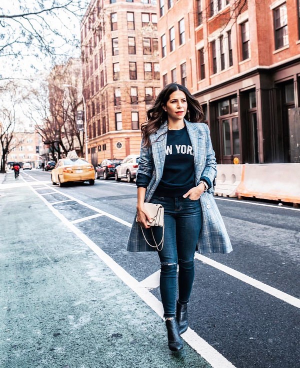 Тренды пальто на весну 2026: модные модели и новинки на фото