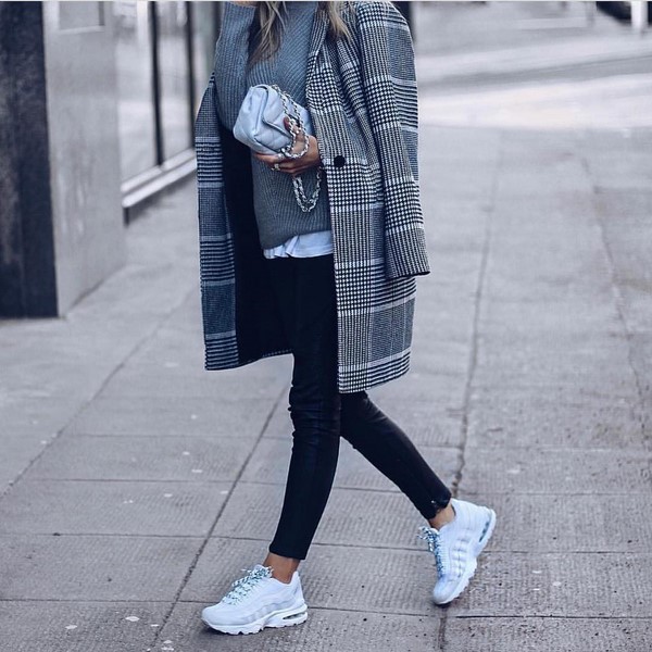 Тренды пальто на весну 2026: модные модели и новинки на фото