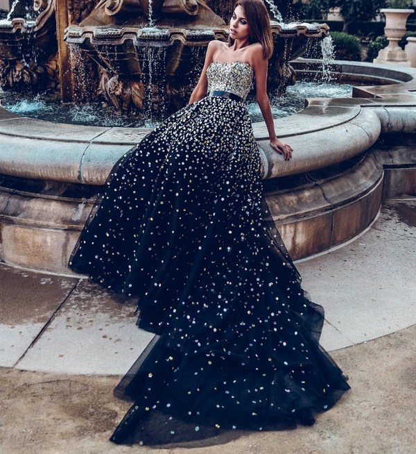 Безупречный стиль Анджелины Джоли: фото образы в вечерних платьях и повседневный стиль знаменитости