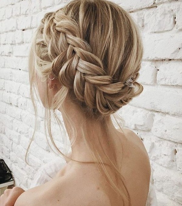 Изысканные прически с косами 2026 года: косы на разную длину волос — фото