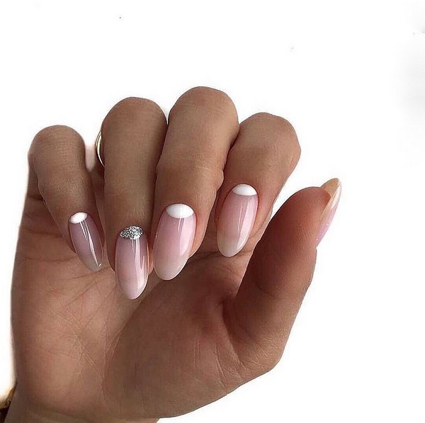 Удивительный лунный маникюр 2026 на топ-15 трендов: фото-новинки