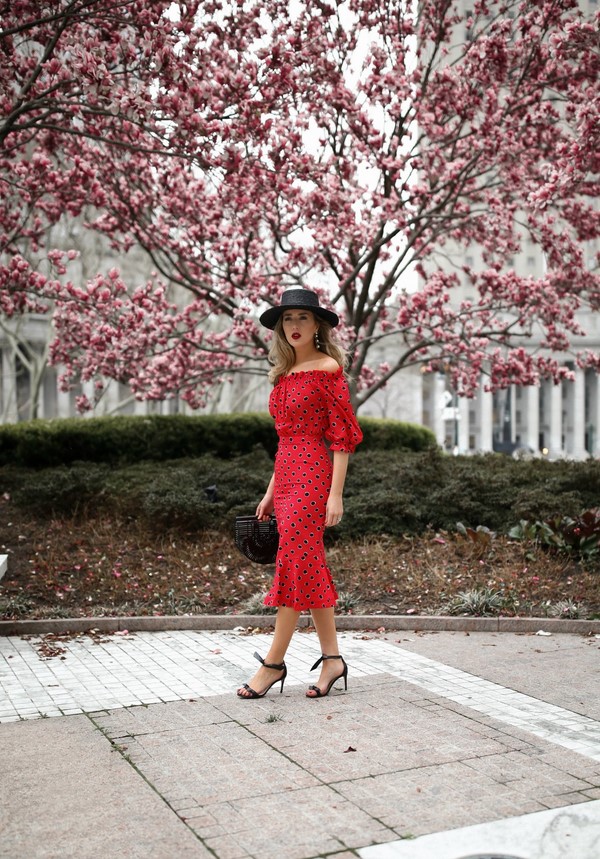 Главный принт сезона 2026 года – polka dots! Лучшие образы и последние тренды на фото